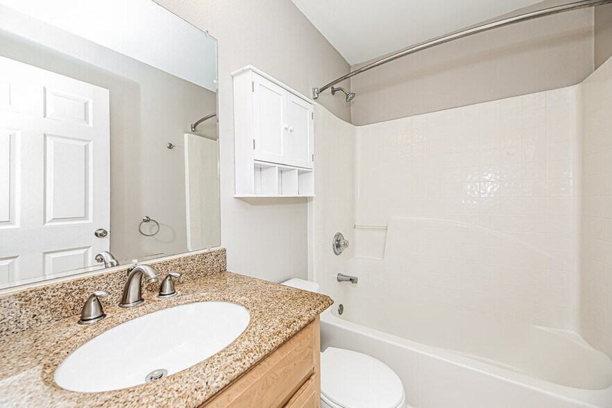 Building Photo - 12607 Reeding Ridge Dr N