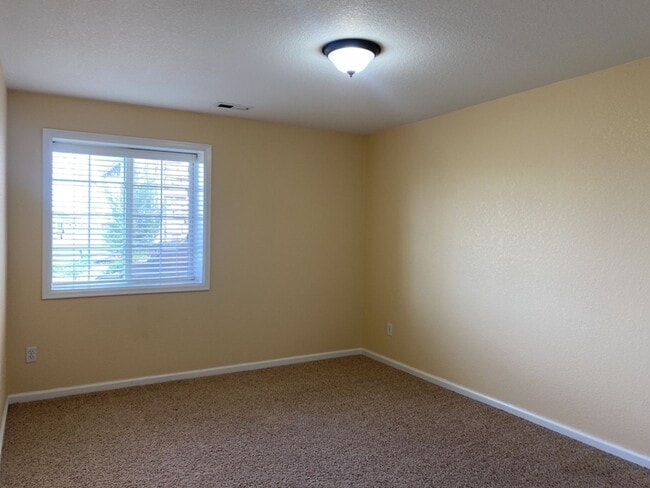Building Photo - 5742 Crestwood Dr