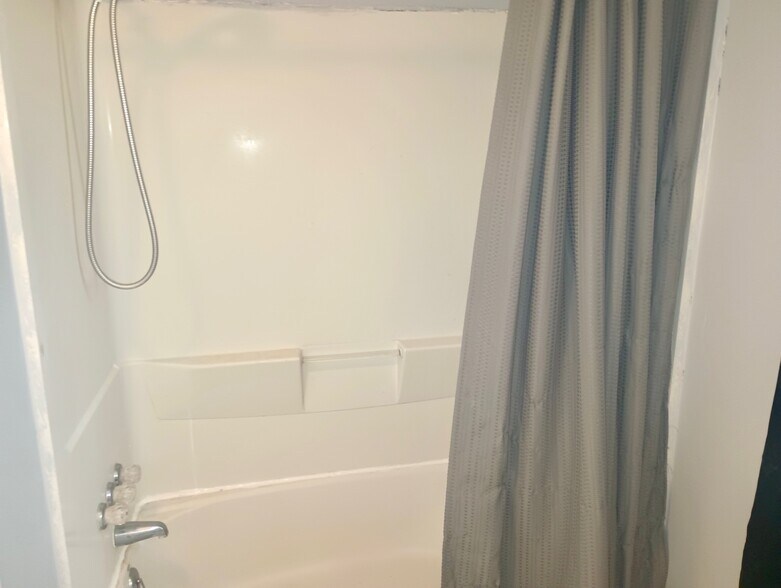 Building Photo - 227 S Main St