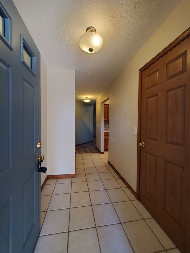 Building Photo - 3-bedroom 2 Full Bath Ranch Home