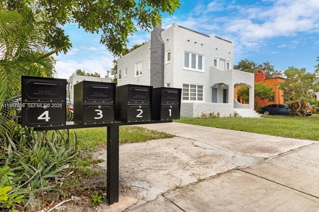 Building Photo - 327 SW 20th St