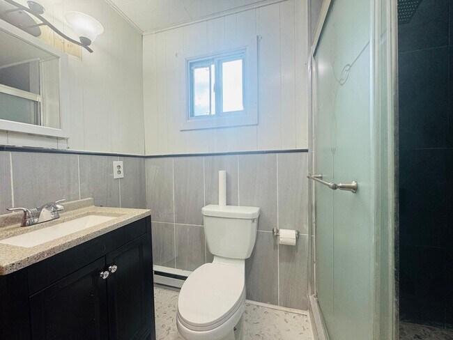 Building Photo - 201 Eastland Rd