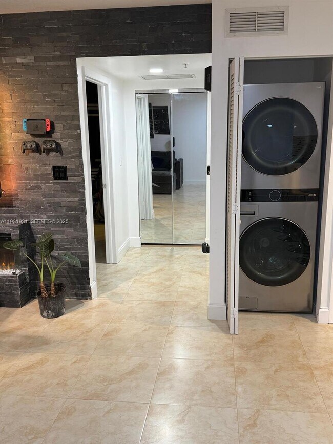 Building Photo - 31 SE 5th St