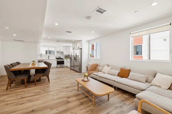 Interior Photo - MH 1326 W 35th Pl