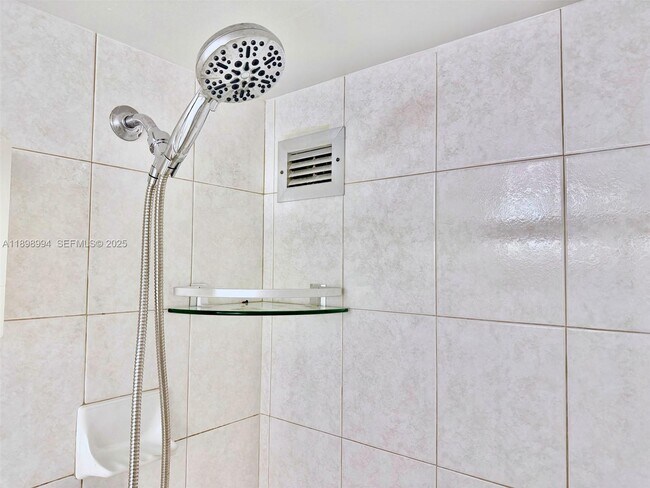 Building Photo - 2101 S Ocean Dr