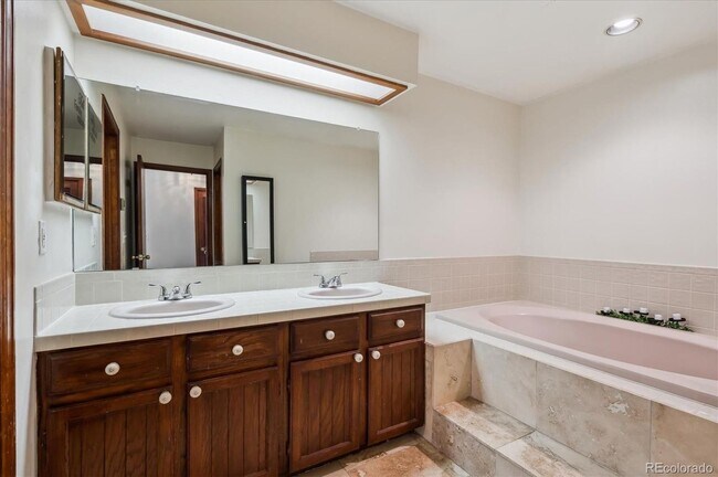 Building Photo - Spacious 2BD, 2BA Condo with Bonus Flex Room