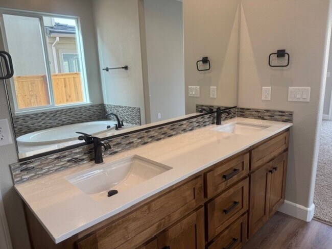 Building Photo - Newer Build Verdi Three Bedroom Home