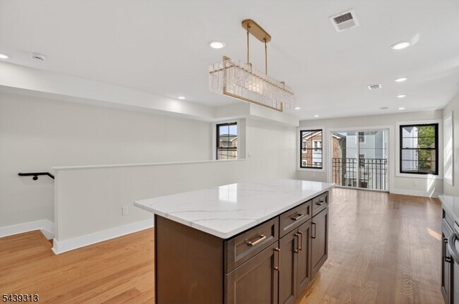 Building Photo - 747 S 11th St
