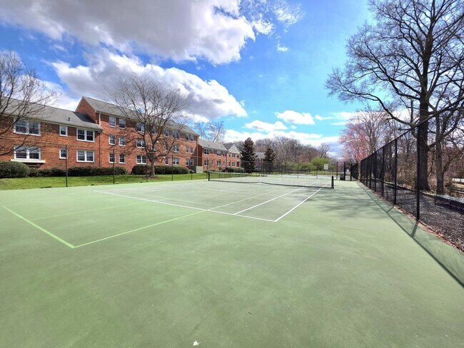 Building Photo - 6620 Boulevard View