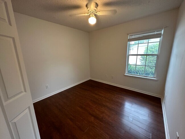 Building Photo - Beautiful 3Bed 2Bath in Hunters Ridge!