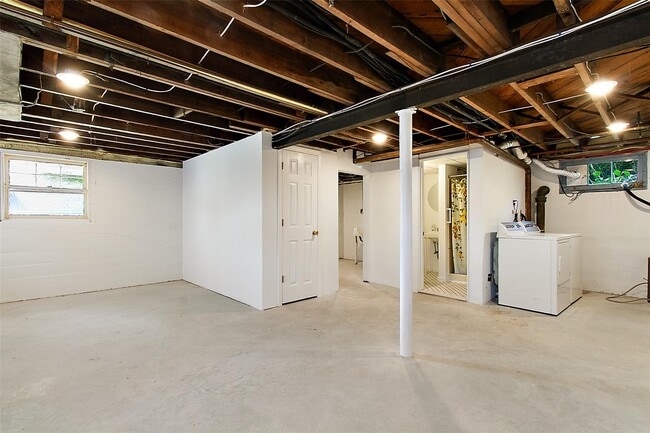 Building Photo - 53 Sherwood Ave