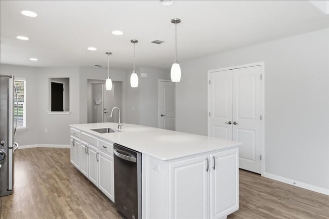 Building Photo - 532 Hereford Ln