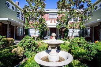 Building Photo - Fabulous Nob Hill 1Bdr Corner Apartment in Courtyard Building!