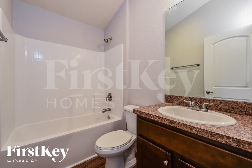 Building Photo - 2716 NW 3rd Ave