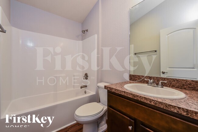 Building Photo - 2716 NW 3rd Ave