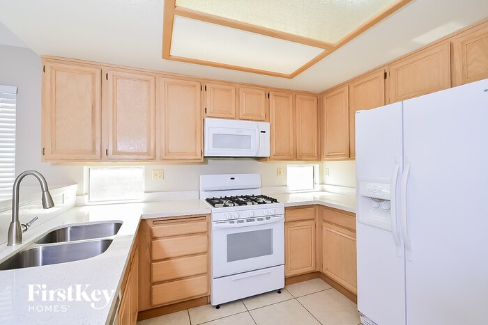 Building Photo - 5232 Velazco Ln