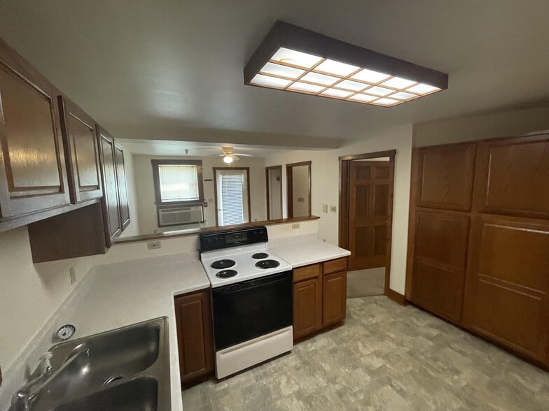 Building Photo - 214 Wood St