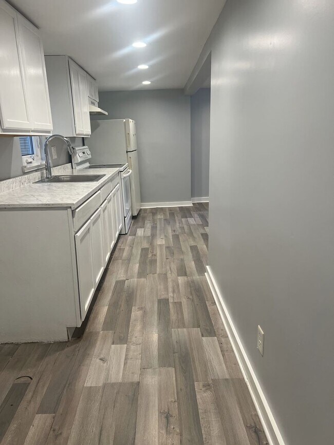 Building Photo - 4939 Graston Ave