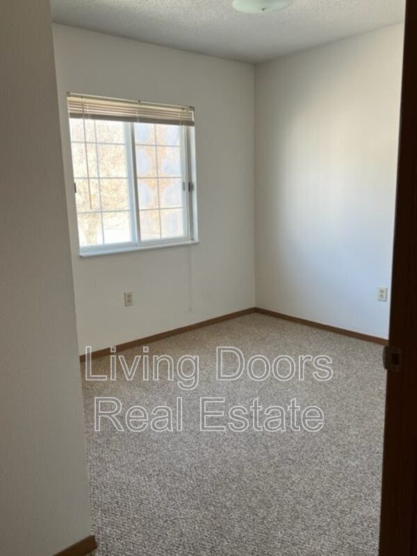 Building Photo - 607 S Washington St