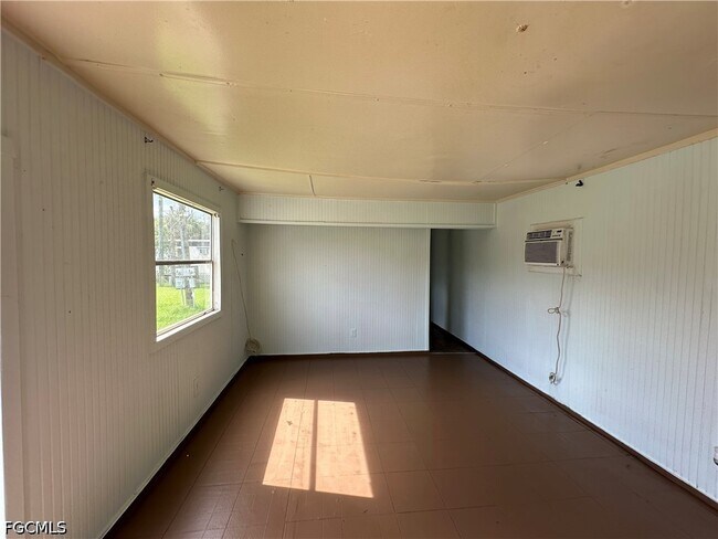 Building Photo - 4900 Tice St