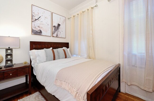 Building Photo - 440 W 45th St