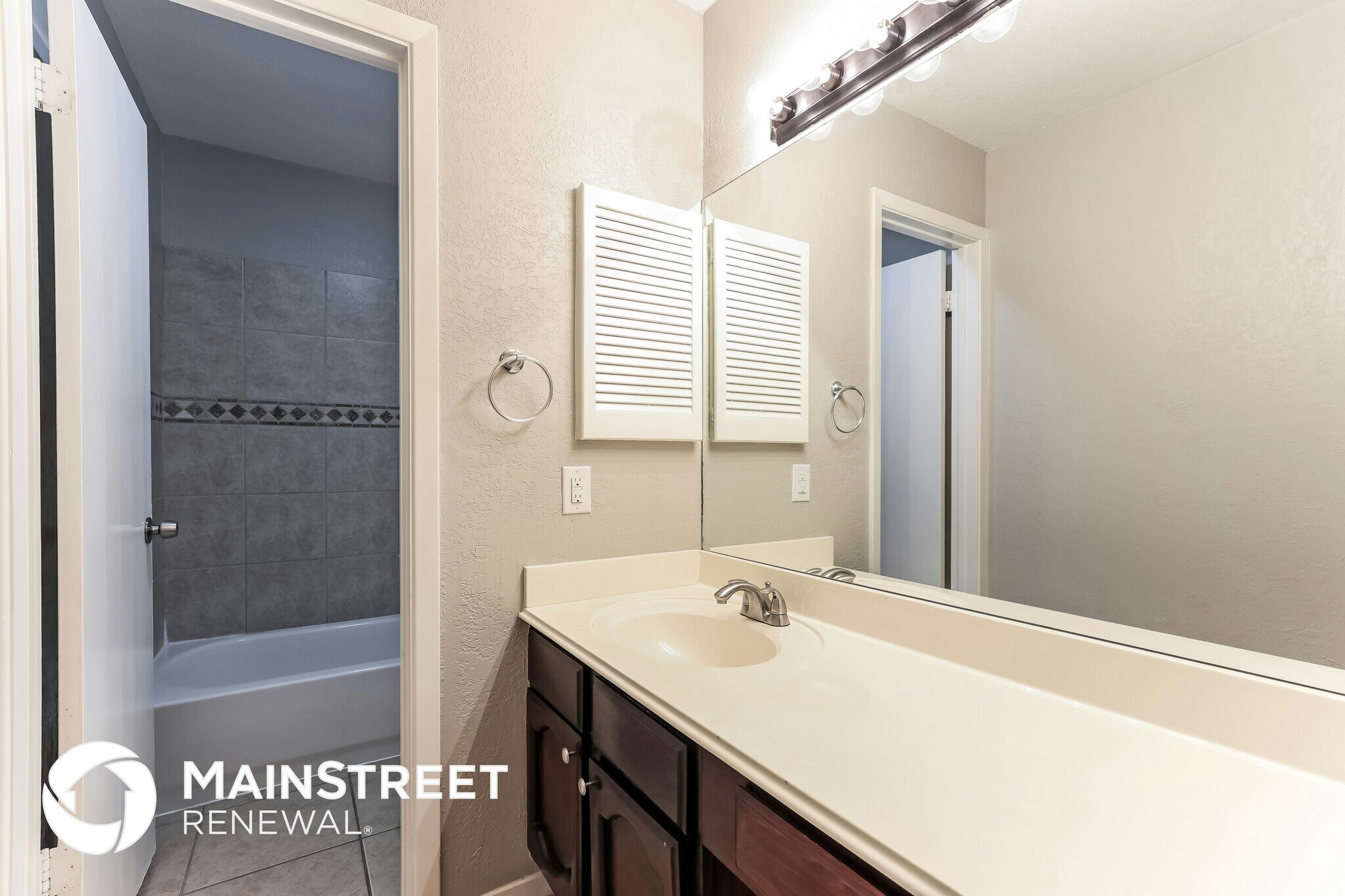 Building Photo - 8807 Glen Shadow Dr