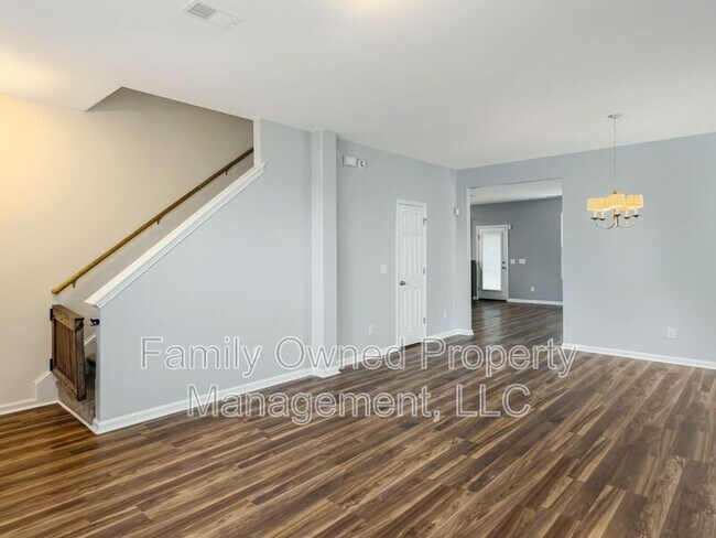 Building Photo - 159 Meadow Wood Rd