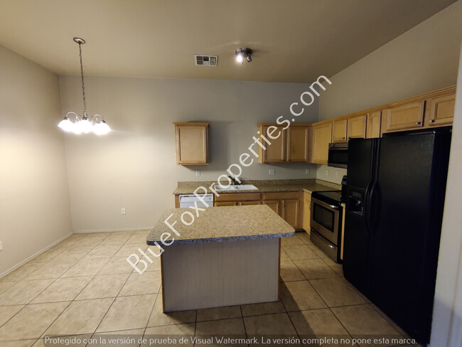 Building Photo - 2 Bedroom Townhome in Central Location