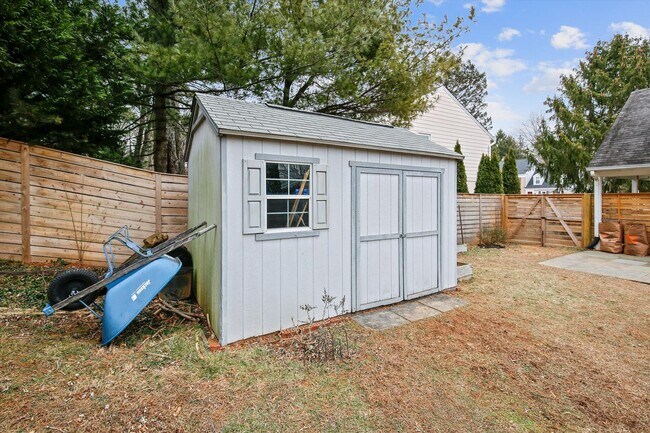 Building Photo - Fabulous 5BR 2.5BA Located in Close in Roc...