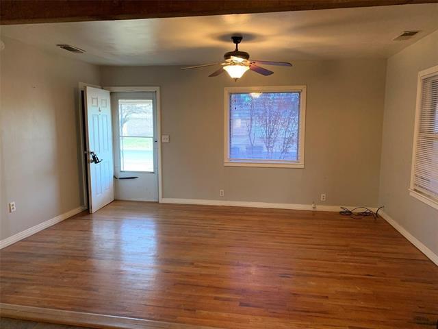 Building Photo - 107 S Cherry St