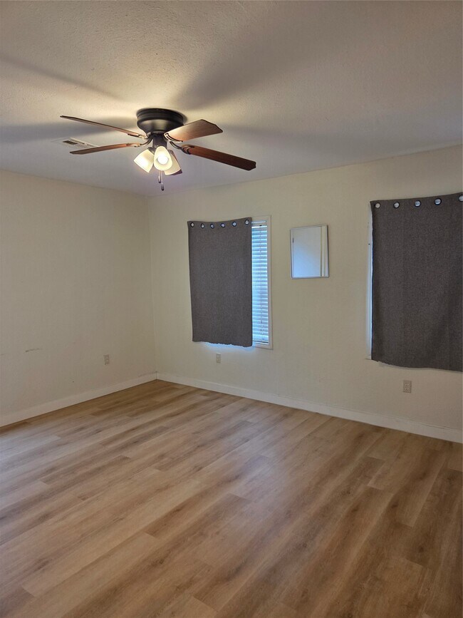 Building Photo - 603 Maple Ave