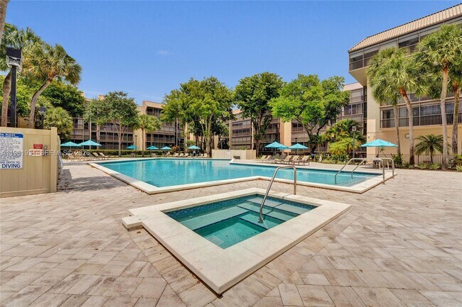 Building Photo - 2814 N 46th Ave