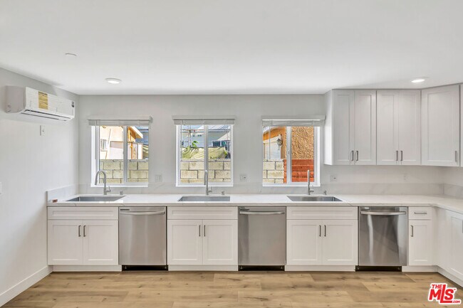 Building Photo - 1584 W 37th St