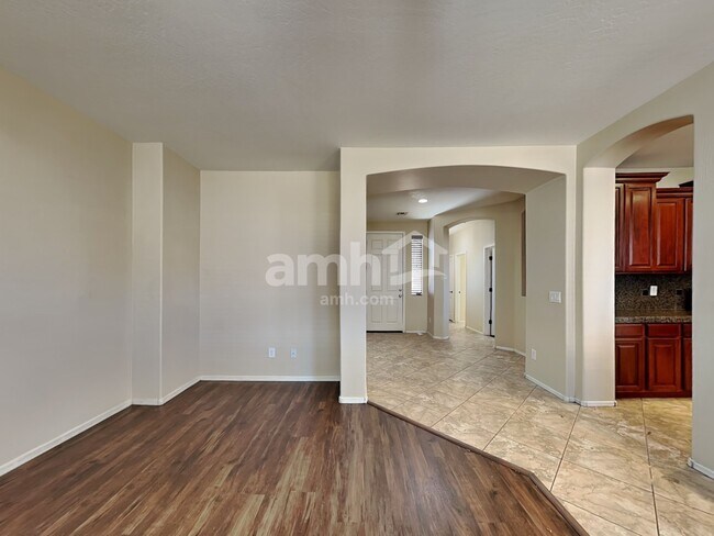 Building Photo - 7307 S 73rd Dr