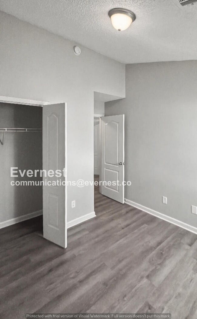 Building Photo - 3 Bed, 2.5 Bath Home with Modern Comforts / Pet-Friendly / Available Now!