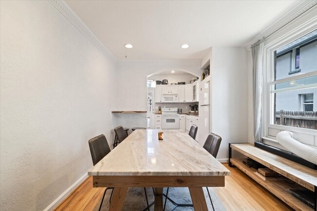 Building Photo - Awesome 3 bedroom, 2 bath home!
