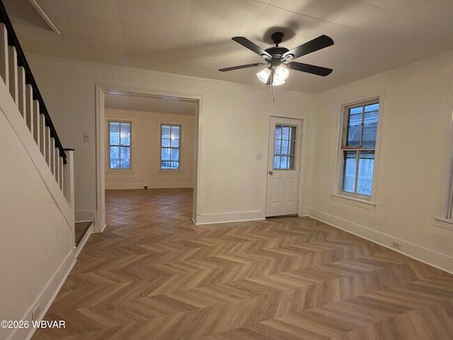 Building Photo - 345 Hastings St