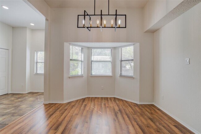 Building Photo - 10002 Talleyran Dr