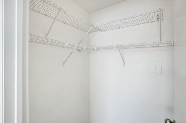 Building Photo - Beautiful Summerlin 1 Bed Condo