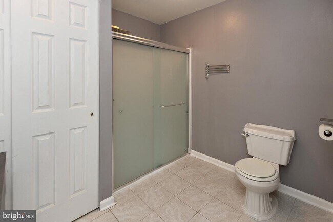 Building Photo - 10 Sumac Ct