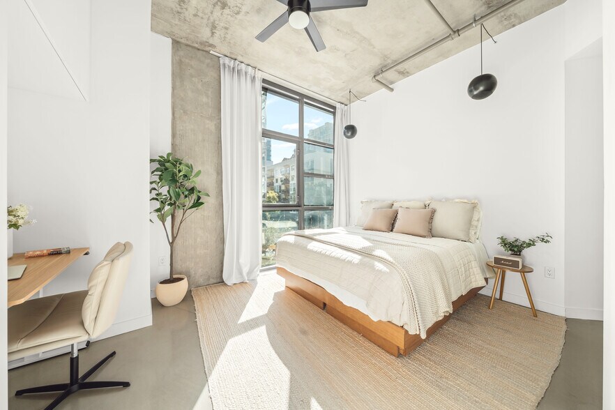 Building Photo - 1050 Island Ave