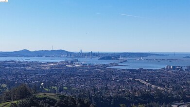 Building Photo - 6100 Skyline Blvd