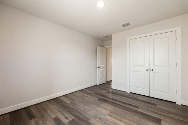 Building Photo - 20914 Kadefield Dr
