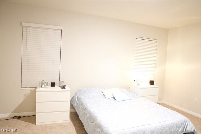 Building Photo - 413 SE 4th St