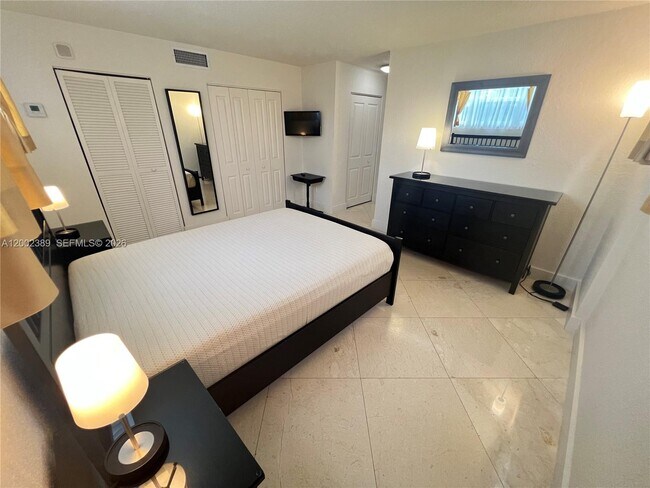 Building Photo - 1750 James Ave