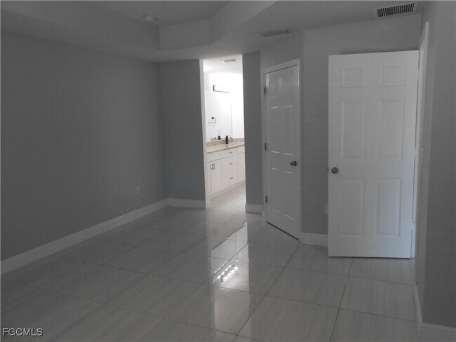 Building Photo - 601 Clayton Ave