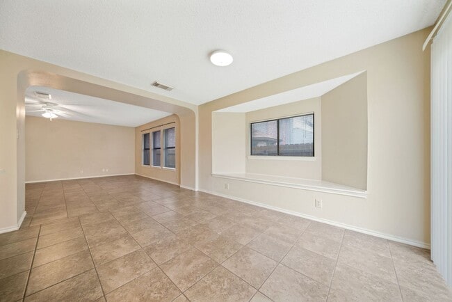 Building Photo - 3 Bedroom/2 Bath Regency Meadow Subdivision