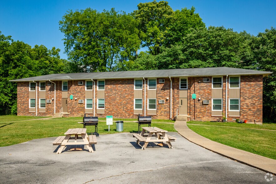 Roberts Park Apartments 776 Lenore St Nashville TN 37206 Apartment