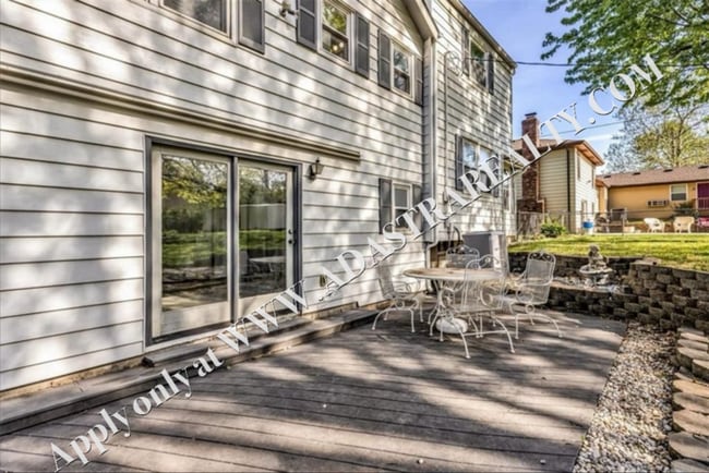 Building Photo - Beautiful 4 Bed 2 Bath Home in Olathe-Available in JULY!!