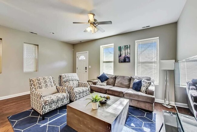 Building Photo - 1730 W Beach Ave